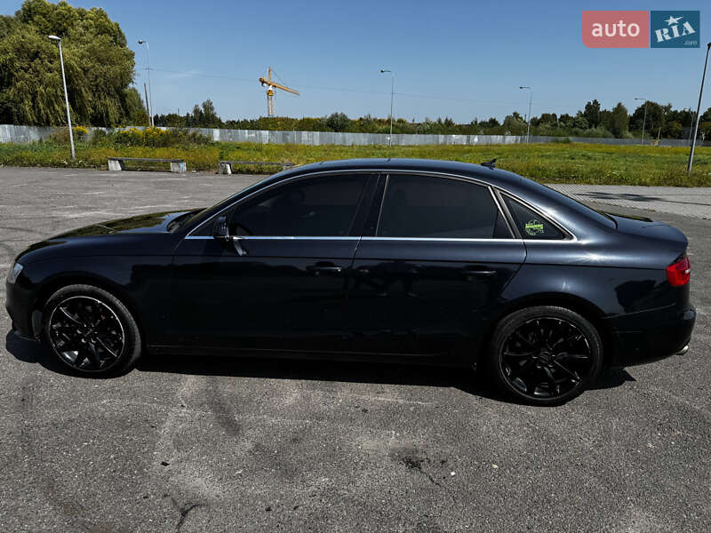 Седан Audi A4 2012 в Львове