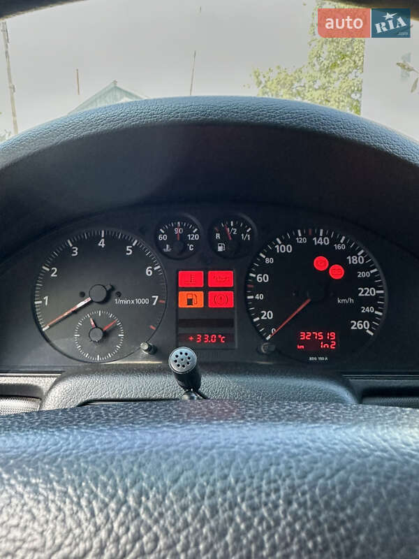 Седан Audi A4 1995 в Раздельной