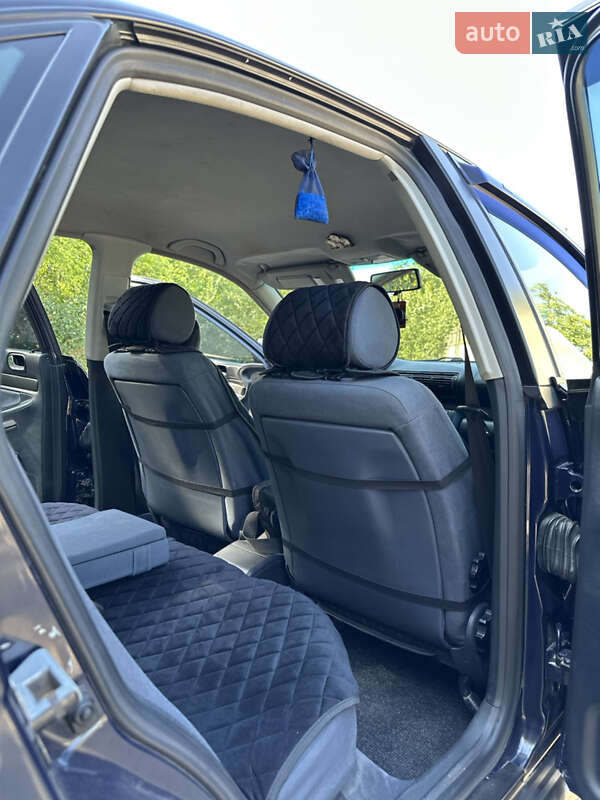 Седан Audi A4 1995 в Раздельной