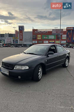 Седан Audi A4 2000 в 
