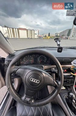 Седан Audi A4 2000 в 