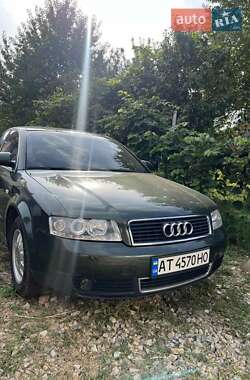 Седан Audi A4 2001 в Надворной