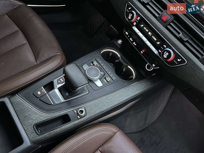 Седан Audi A4 2017 в Львові