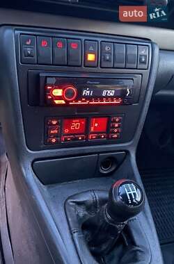 Універсал Audi A4 1998 в 