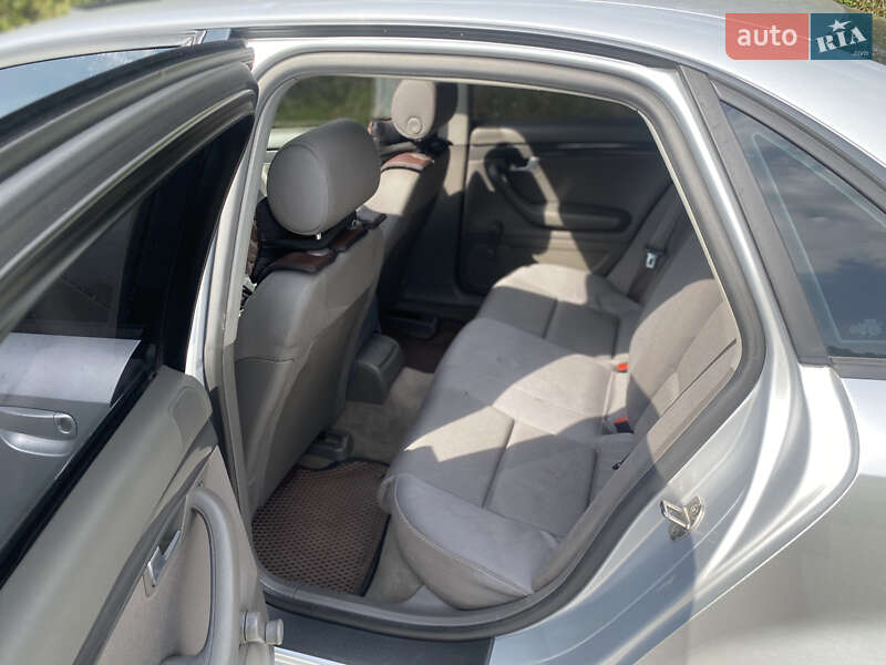 Седан Audi A4 2003 в Полонному
