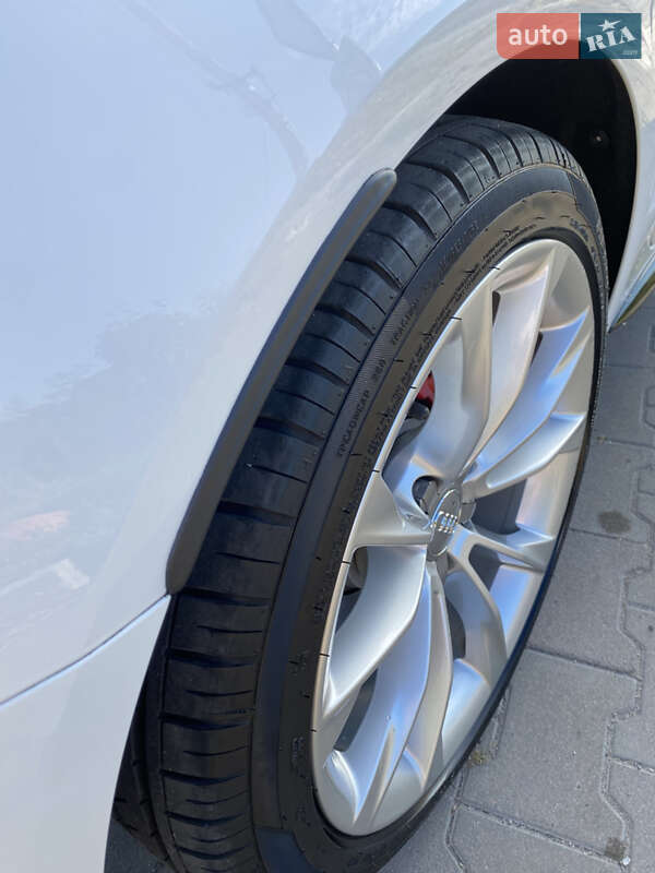 Седан Audi A4 2015 в Киеве