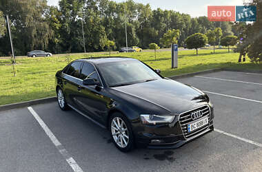 Седан Audi A4 2014 в Львові