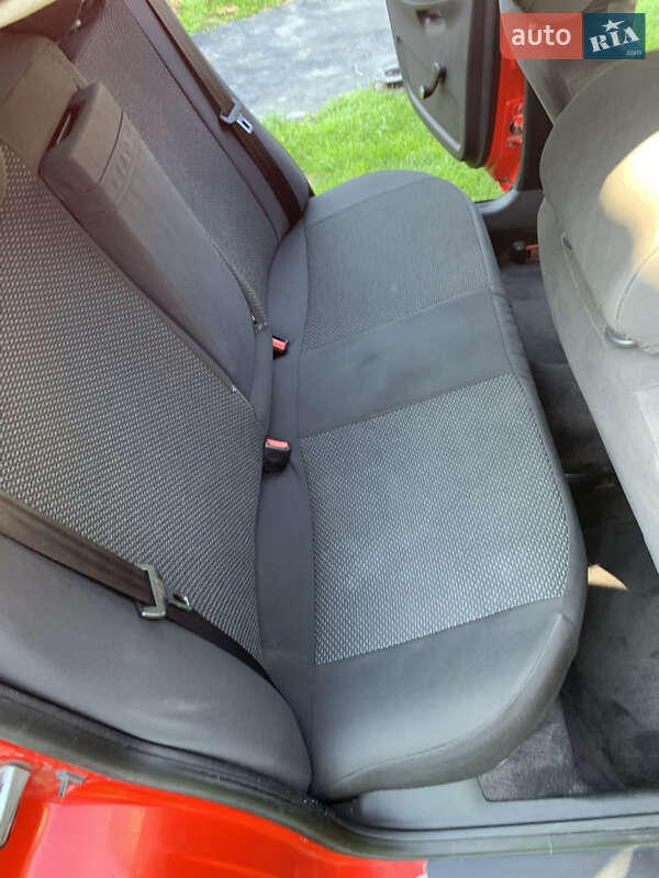 Седан Audi A4 1995 в Бобрке