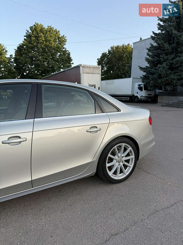 Седан Audi A4 2014 в Ровно