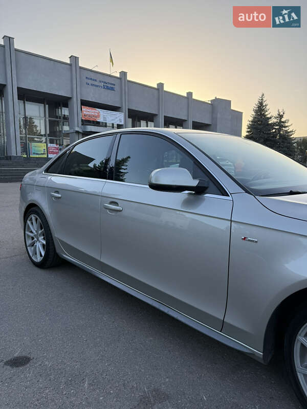 Седан Audi A4 2014 в Ровно
