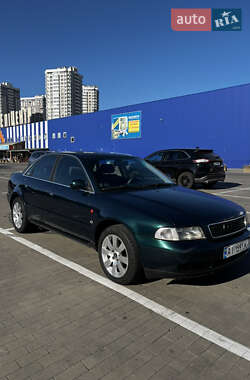 Седан Audi A4 1995 в Киеве