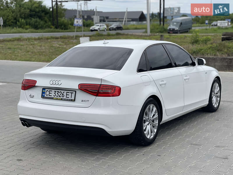 Седан Audi A4 2012 в Чернівцях