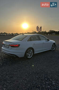 Седан Audi A4 2022 в 