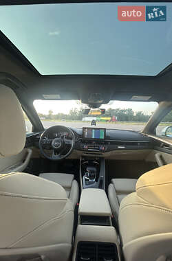 Седан Audi A4 2022 в 