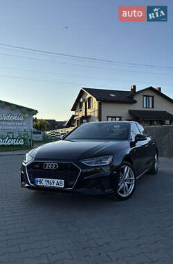 Седан Audi A4 2019 в Вараші