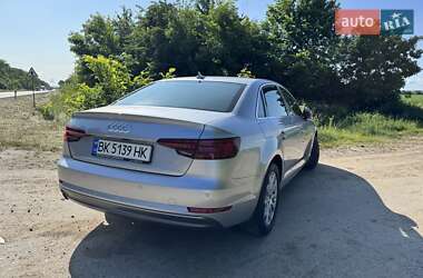 Седан Audi A4 2018 в 