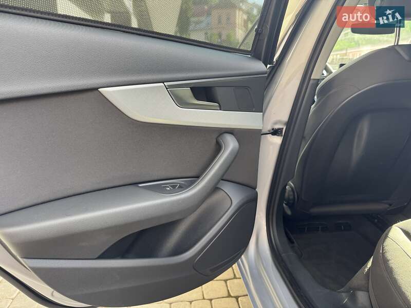 Седан Audi A4 2018 в Львове