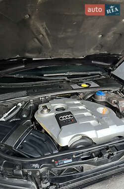 Седан Audi A4 2001 в 