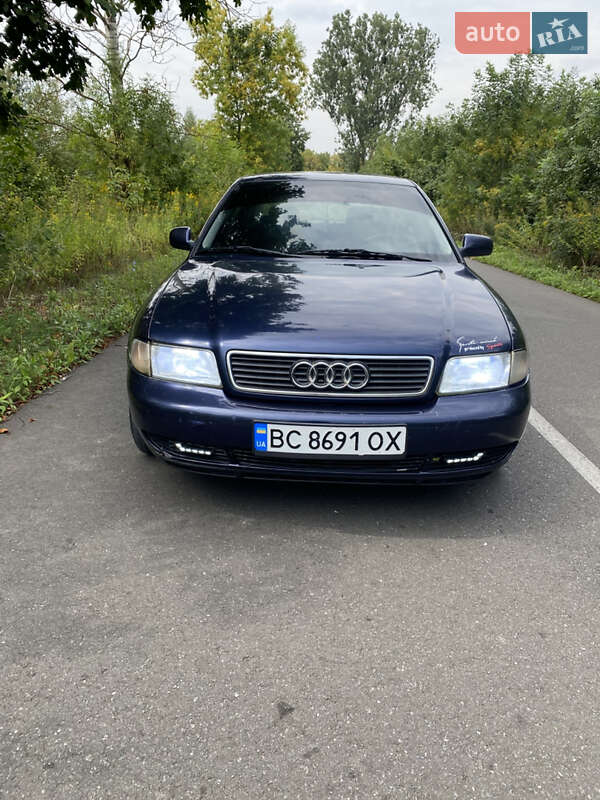 Седан Audi A4 1996 в Яворове
