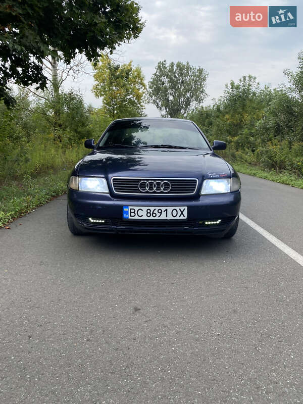 Седан Audi A4 1996 в Яворове
