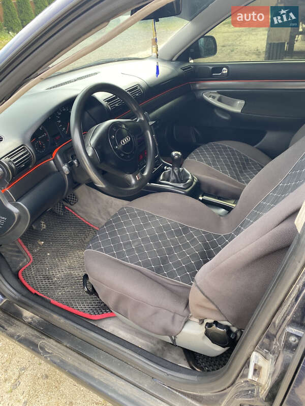 Седан Audi A4 1996 в Яворове