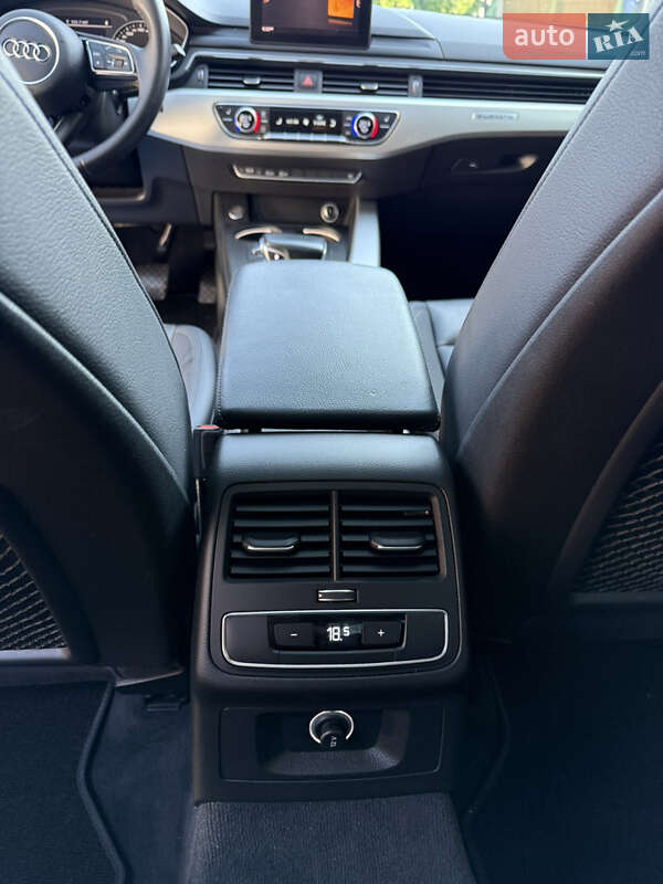 Седан Audi A4 2017 в Рівному