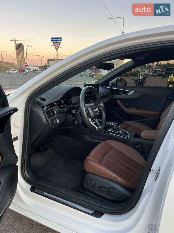 Седан Audi A4 2023 в Киеве