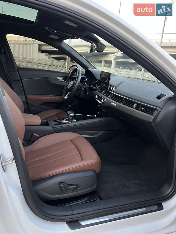 Седан Audi A4 2023 в Киеве