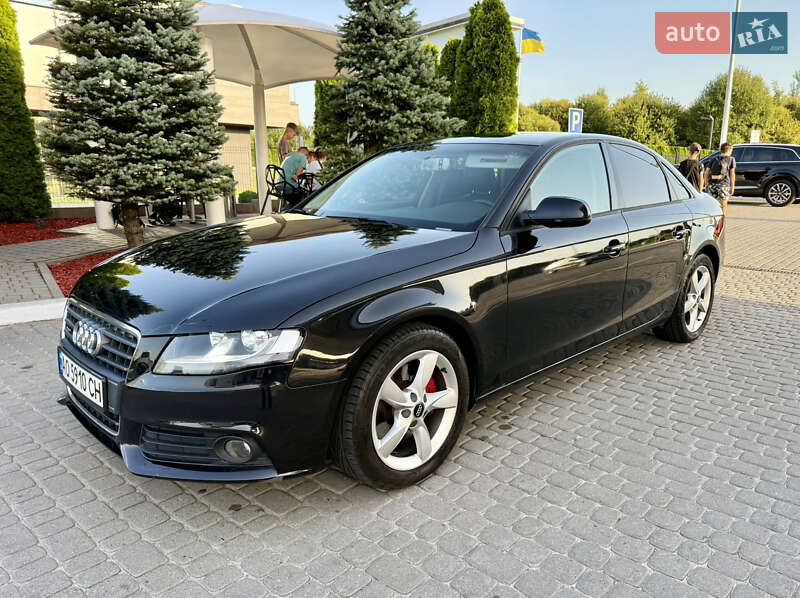 Седан Audi A4 2010 в 