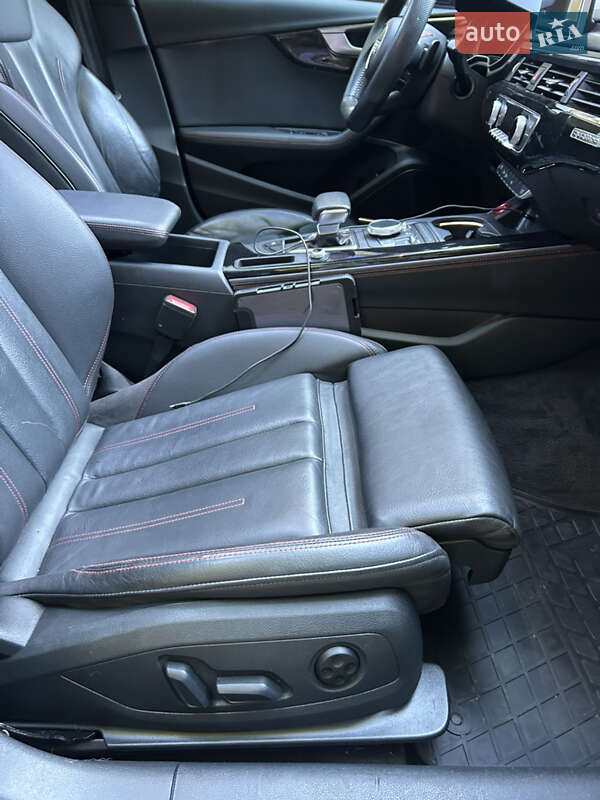 Седан Audi A4 2018 в Киеве