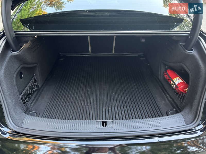 Седан Audi A4 2019 в Киеве
