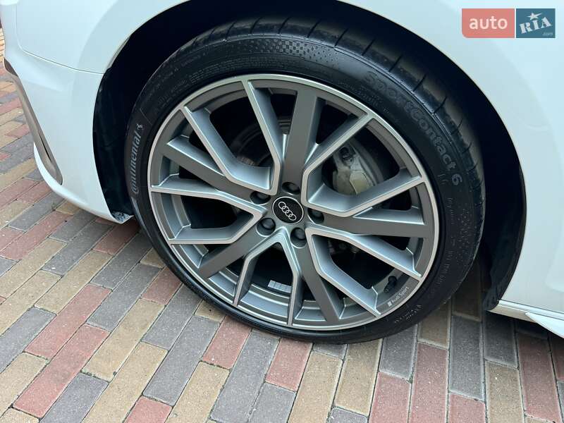 Универсал Audi A4 2020 в Киеве