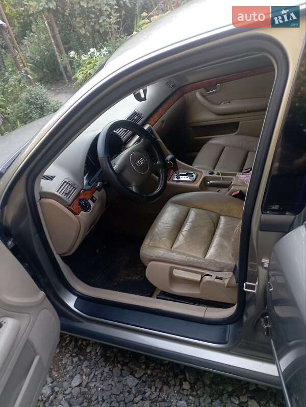 Седан Audi A4 2004 в Гадяче