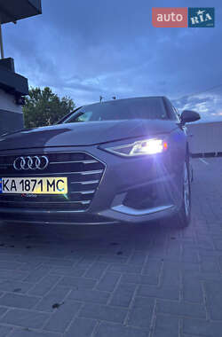 Седан Audi A4 2021 в 