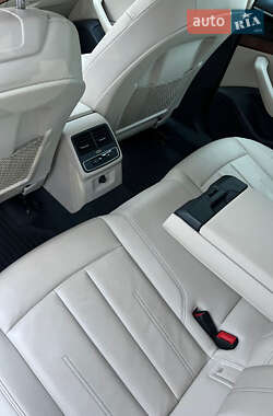 Седан Audi A4 2021 в 