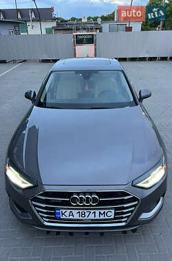 Седан Audi A4 2021 в 