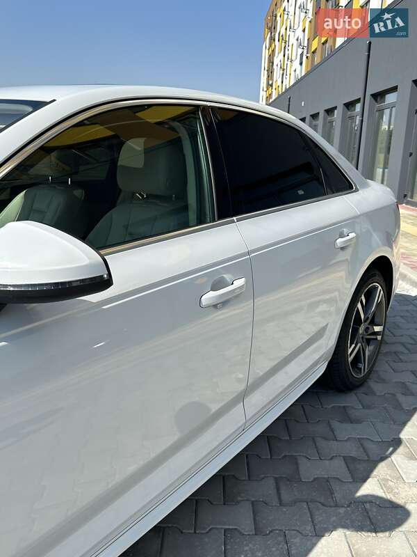 Седан Audi A4 2016 в Луцьку