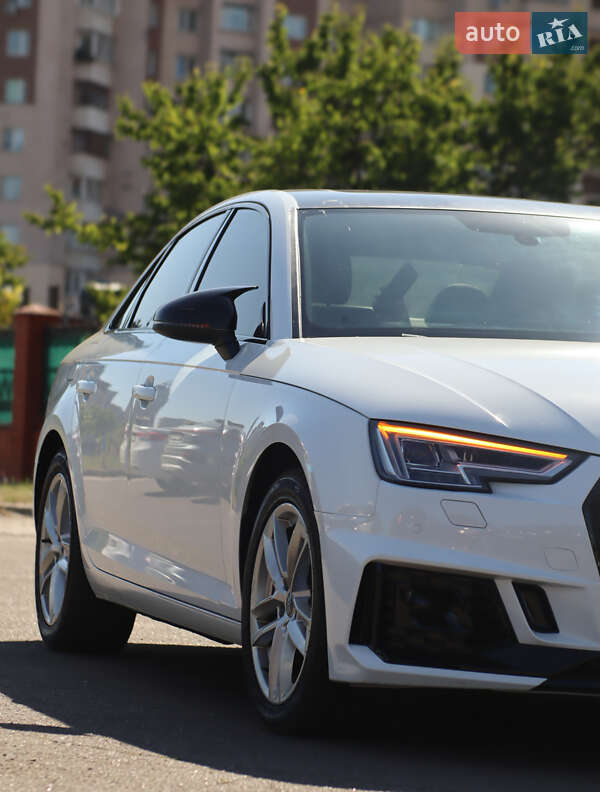 Седан Audi A4 2016 в Киеве