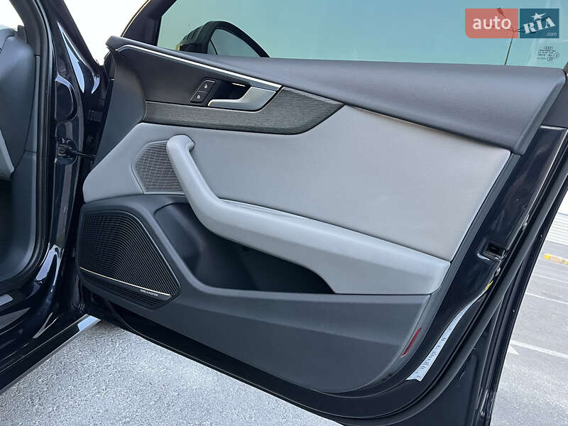 Седан Audi A4 2018 в Львові