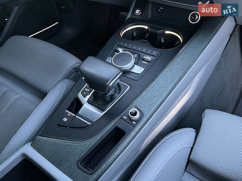Седан Audi A4 2018 в Львові