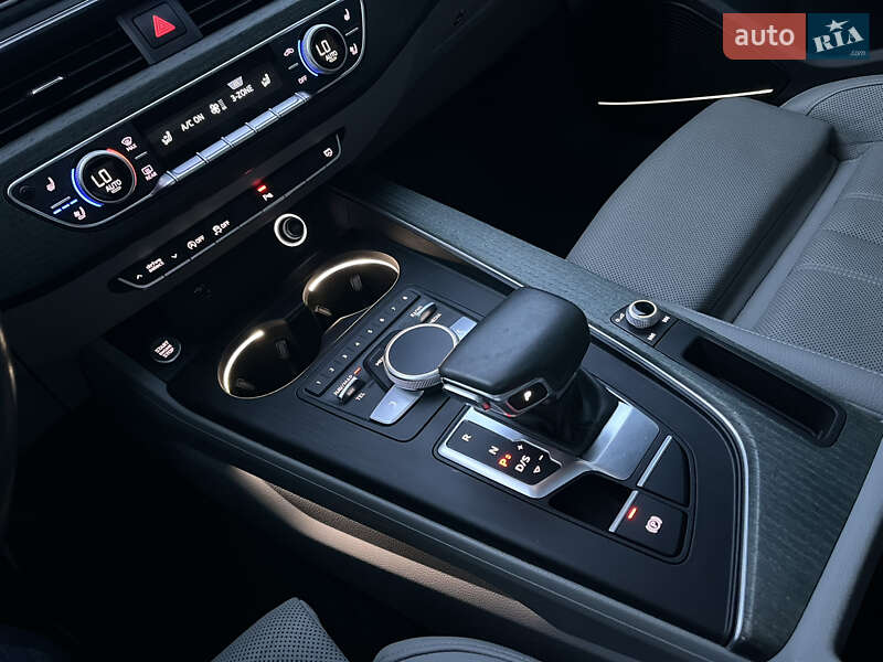 Седан Audi A4 2018 в Львові