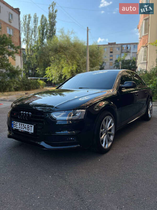 Седан Audi A4 2013 в 