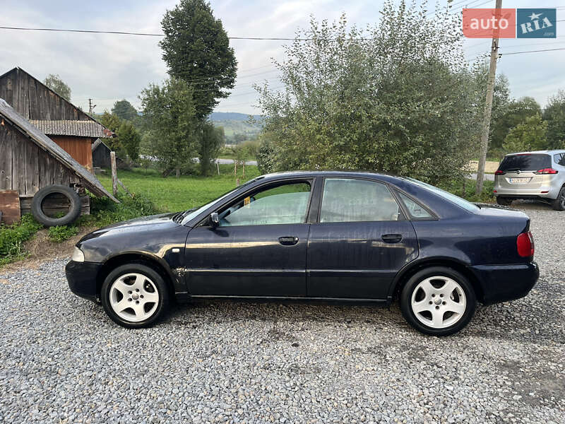 Седан Audi A4 2000 в Турке