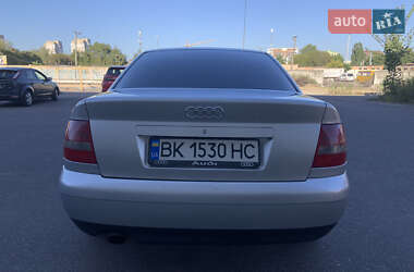 Седан Audi A4 2000 в 