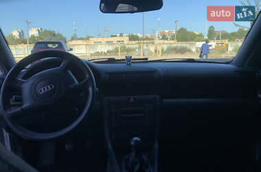 Седан Audi A4 2000 в 
