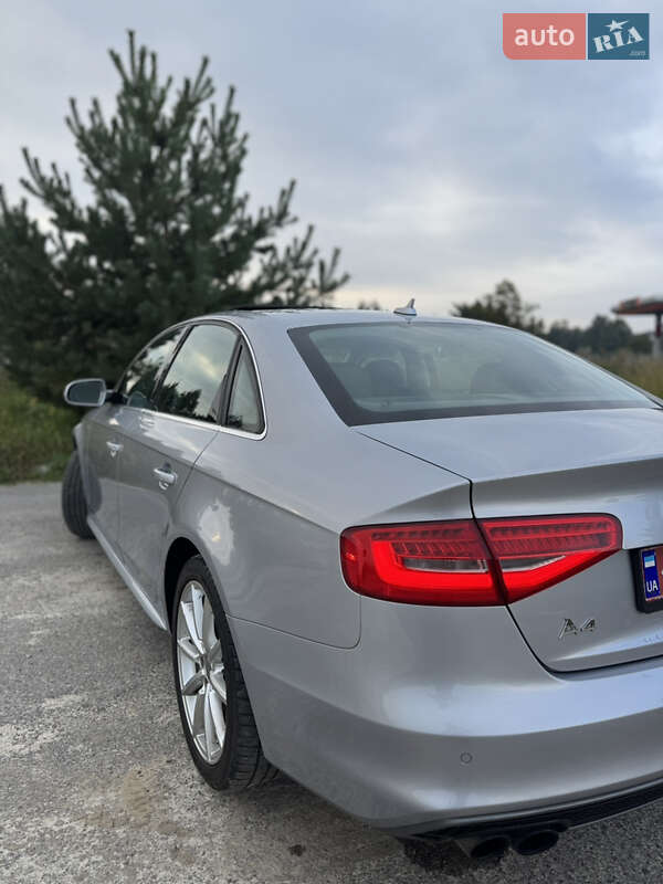 Седан Audi A4 2015 в Самборі