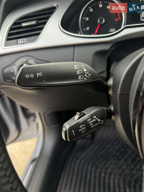 Седан Audi A4 2015 в Самборі