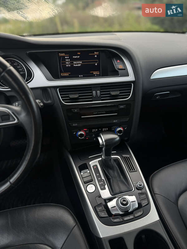 Седан Audi A4 2015 в Самборі