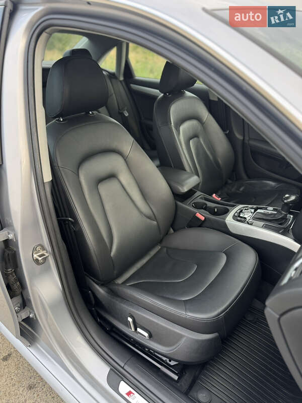 Седан Audi A4 2015 в Самборі