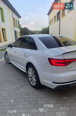 Седан Audi A4 2018 в 